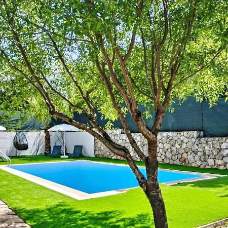 2 Bedroom With Private Pool فيلة فتحية